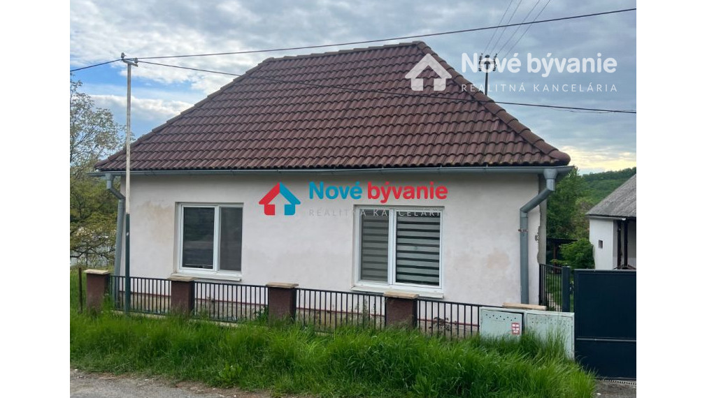 Exkluzívne na predaj 3 rodinné domy s pozemkom v obci Lovinobaňa N209-12-ZULI3E